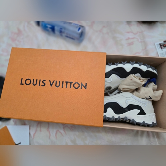 Louis Vuitton Sneakers - Picture 6 of 6